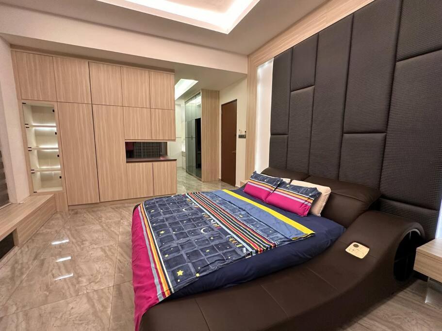 Near ksl bungalow near midvalley BBQ Karaoke wifi 300Mbps
