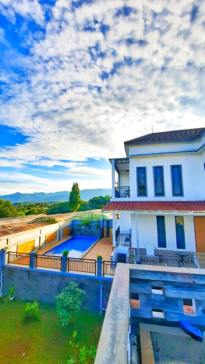 Cakrawala Villa, Megamendung