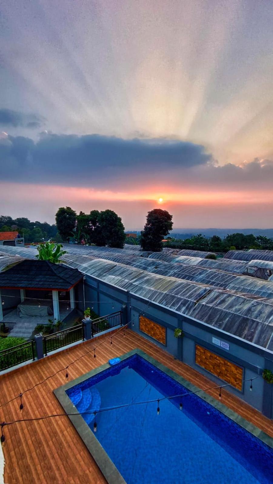 Cakrawala Villa, Megamendung