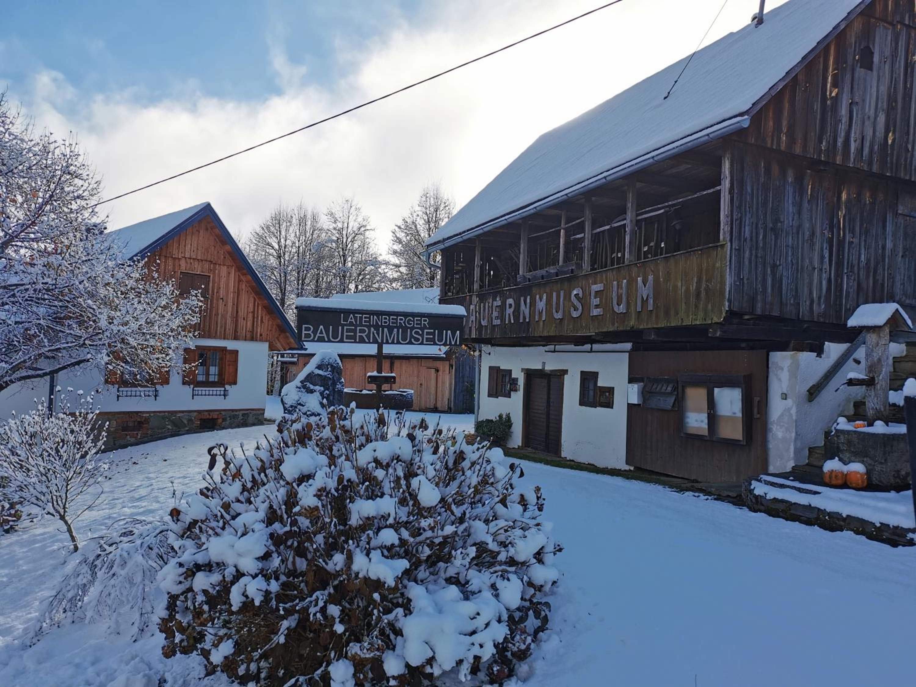 Stilvolles Ferienhaus Südsteiermark ruhige Lage top Aussicht & E-Ladestation