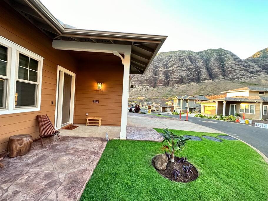 New 4 Bedroom Home with Ocean and Gorgeous Mountain Views in the gated community of Mauna Olu view 4