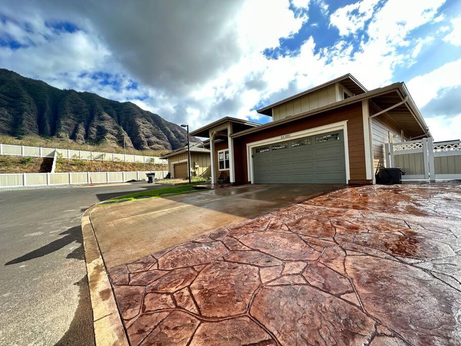 New 4 Bedroom Home with Ocean and Gorgeous Mountain Views in the gated community of Mauna Olu view 5