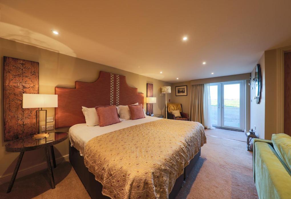 The Pheasant Public House & Hotel
