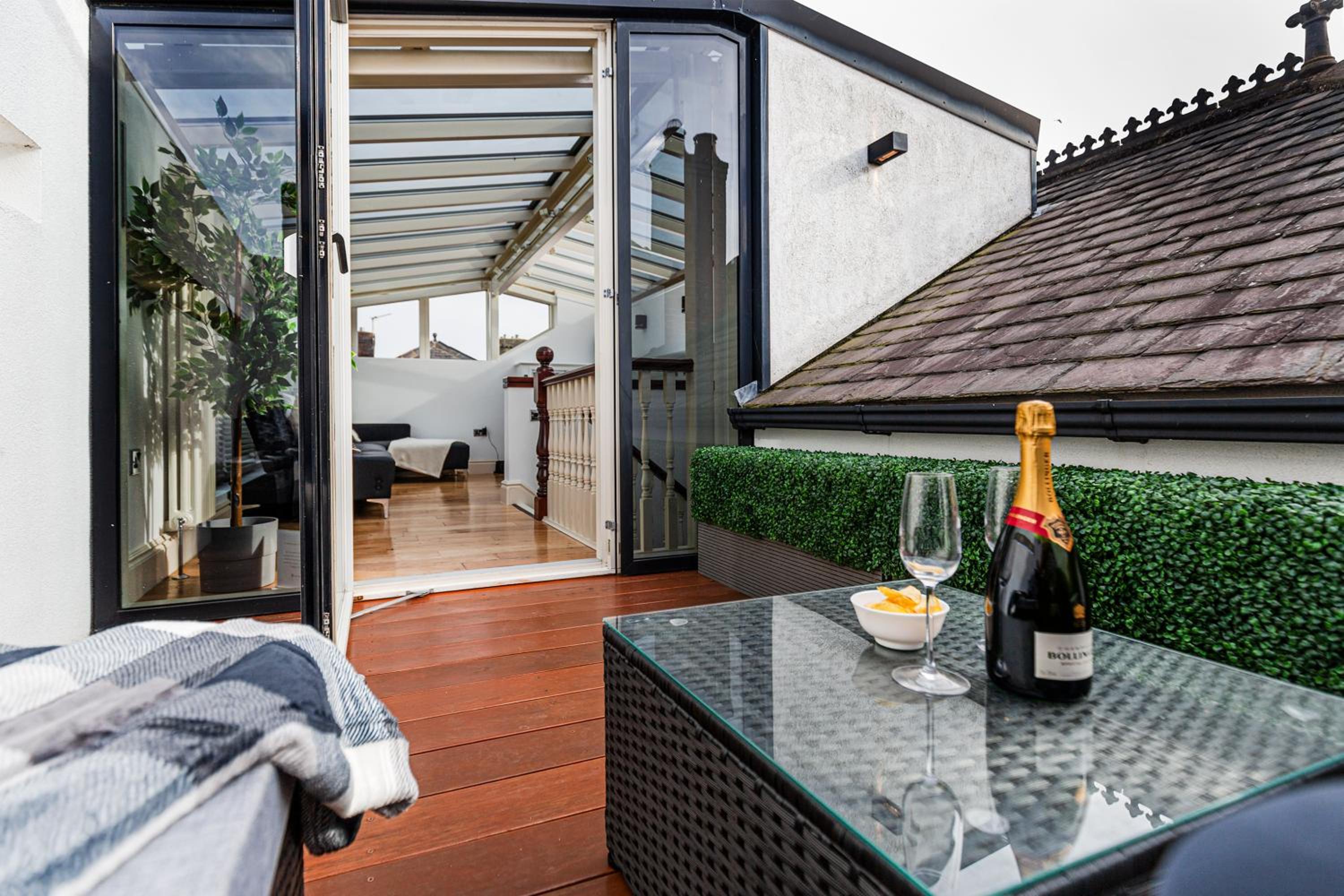 Thrushley Cottage - sleeps 7 - with roof terrace view 3