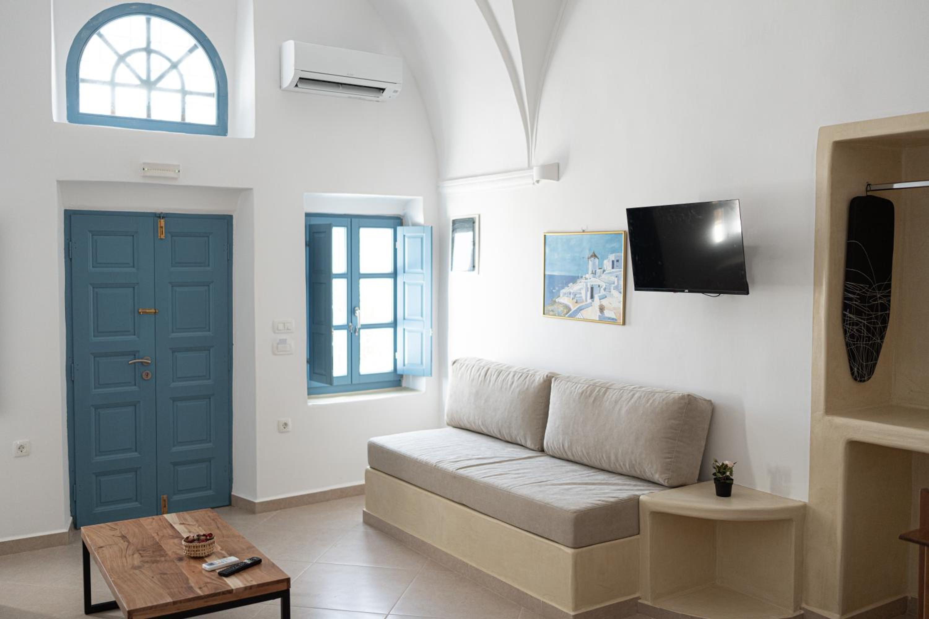 The Beauty of Oia photo 4