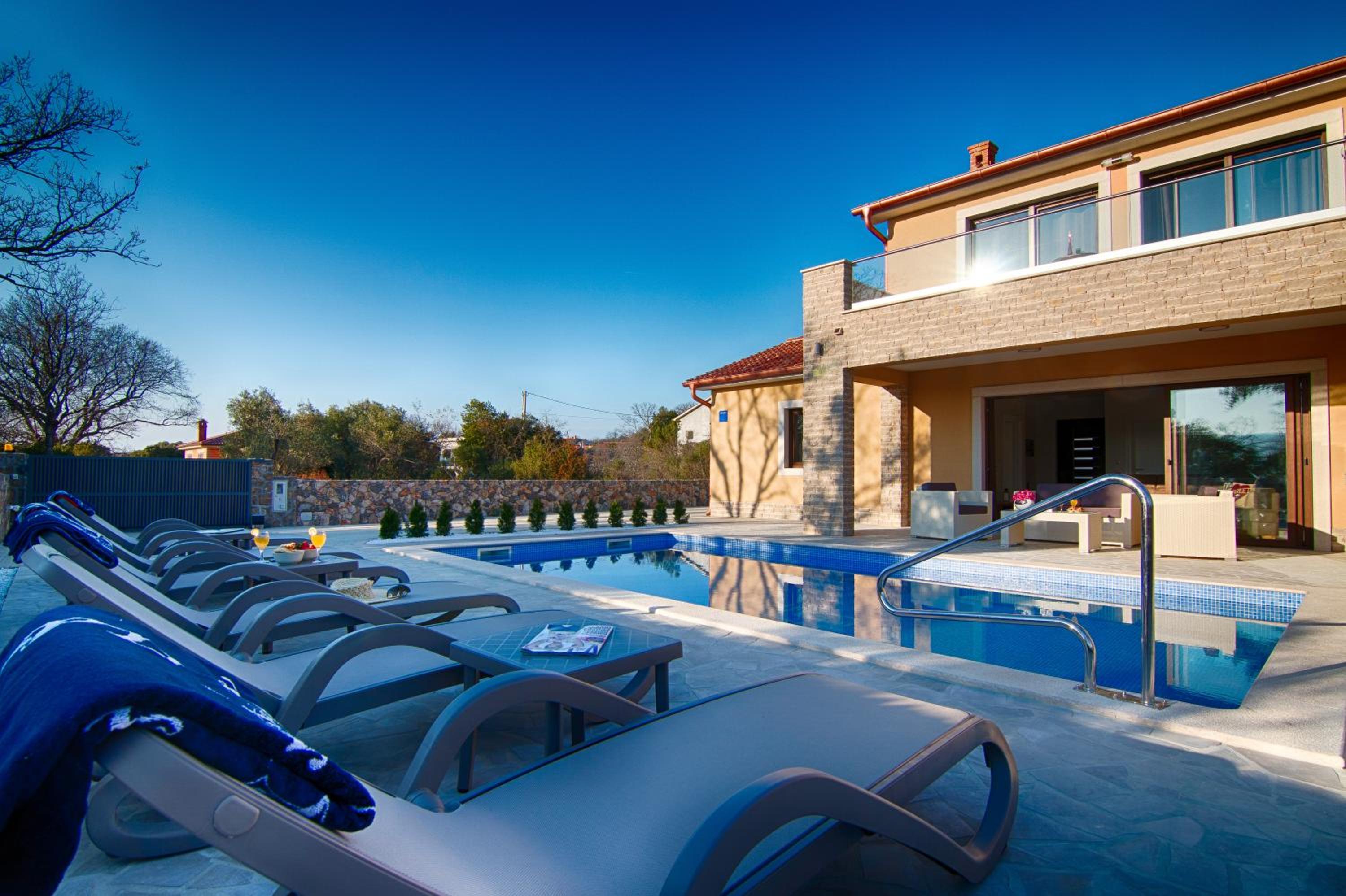 Modern villa with pool, sea view, near the sea and the beach - by Traveler tourist agency Krk ID 2168 view 2