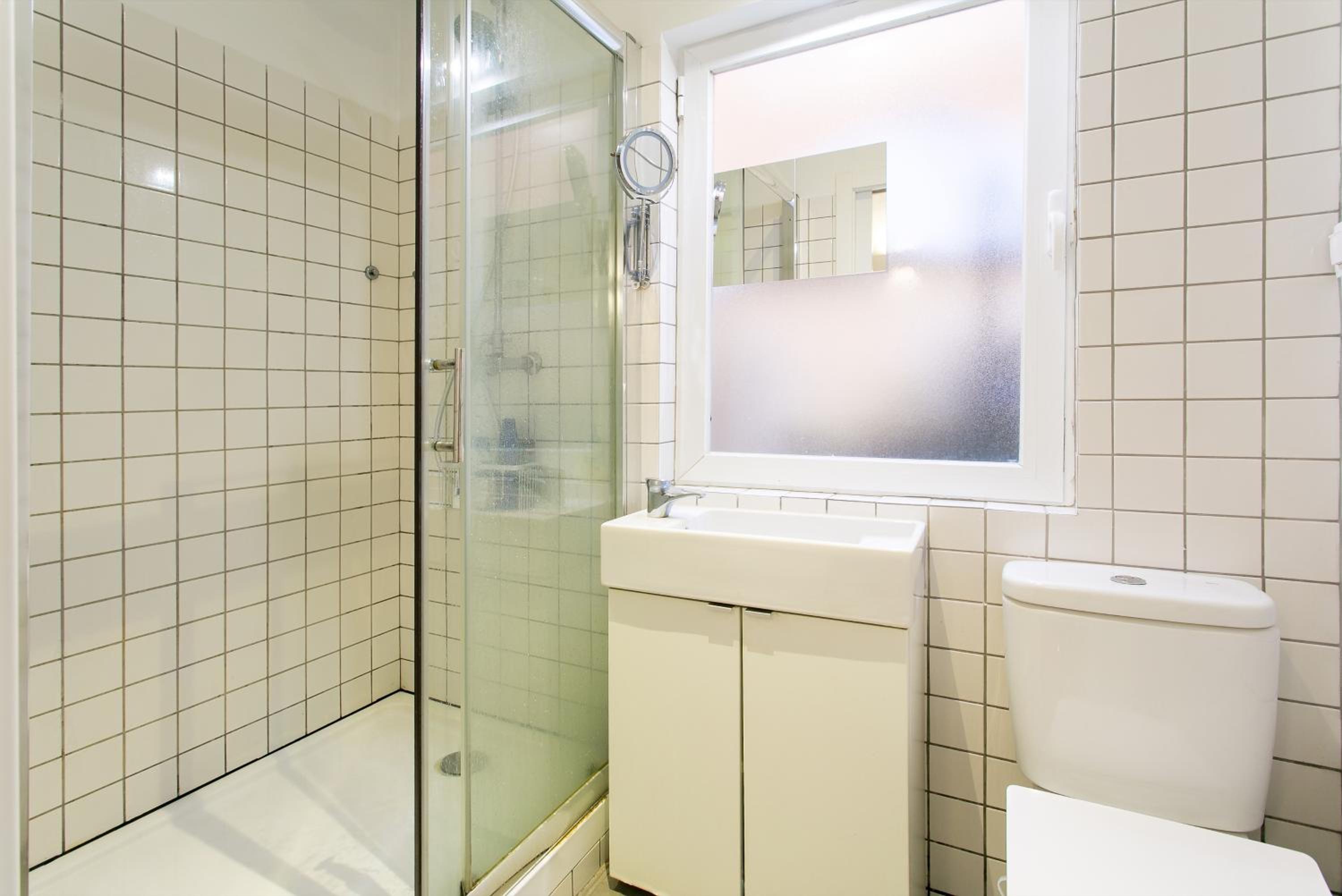 Cozy apartment in Amazing Location! photo 3