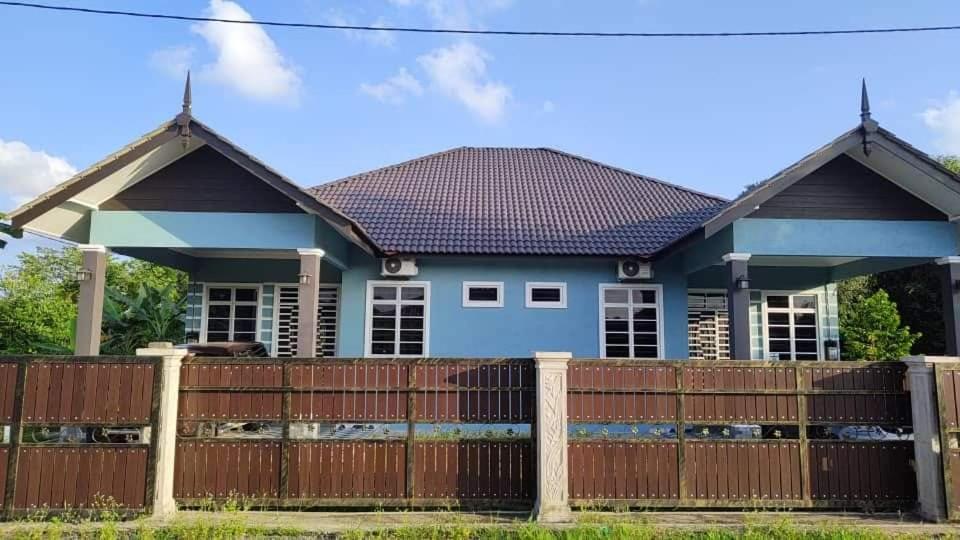 Gemia Rumah Tamu - 3 bilik aircond - near nasi dagang Atas tol photo 1