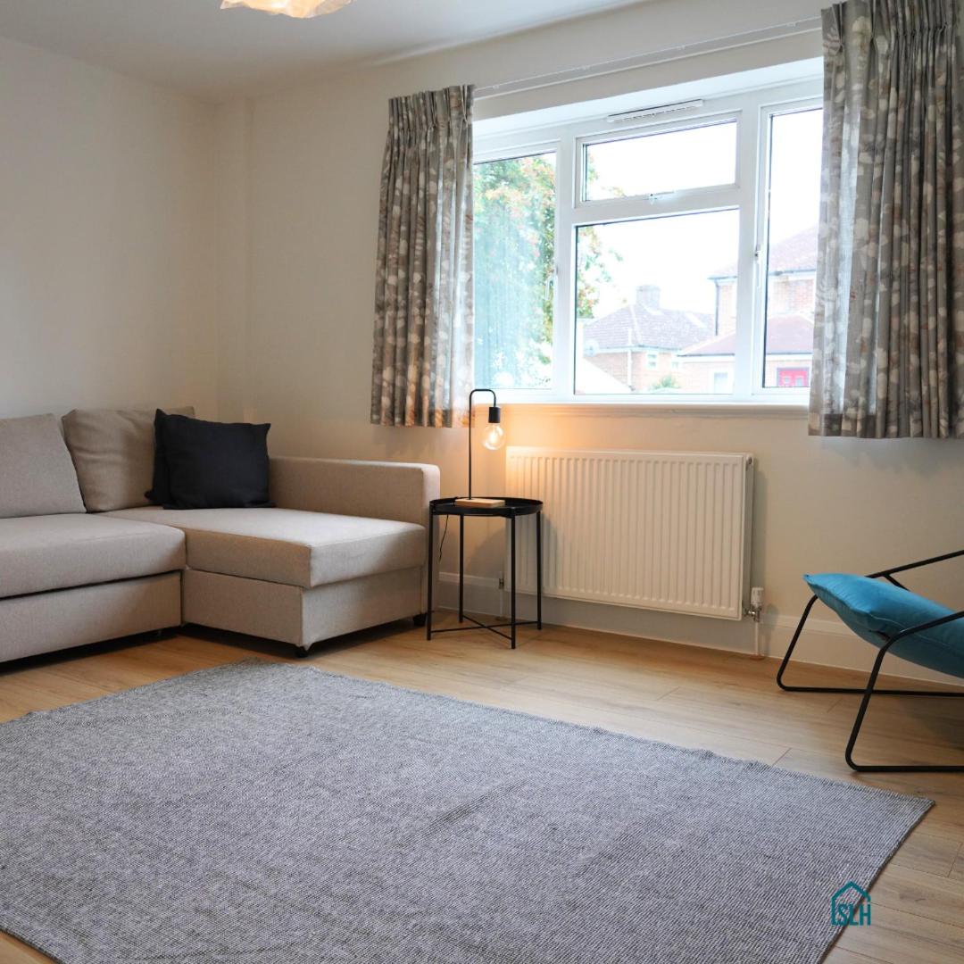 Oxford Vacations - Summertown Oxford- Entire 4 bedroom home, sleeps up to 10- 10 mins to city centre - Property Image 14