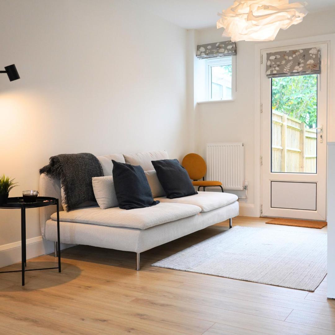 Oxford Vacations - Summertown Oxford- Entire 4 bedroom home, sleeps up to 10- 10 mins to city centre - Property Image 5