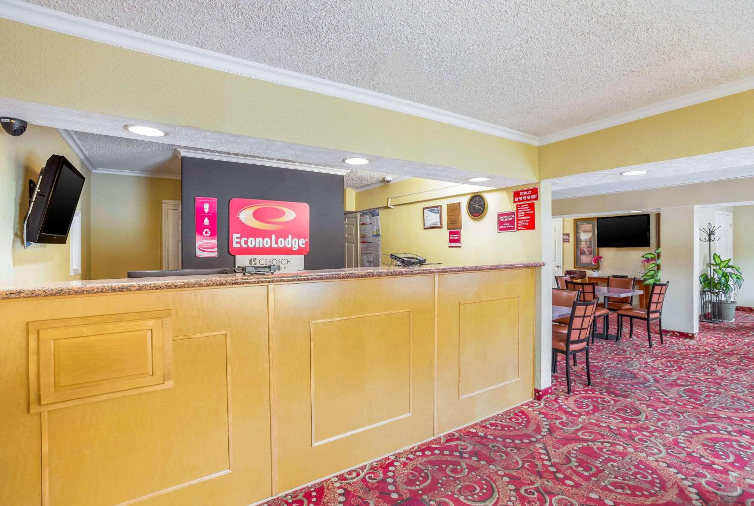 Econo Lodge Huntington - Barboursville University Area view 3