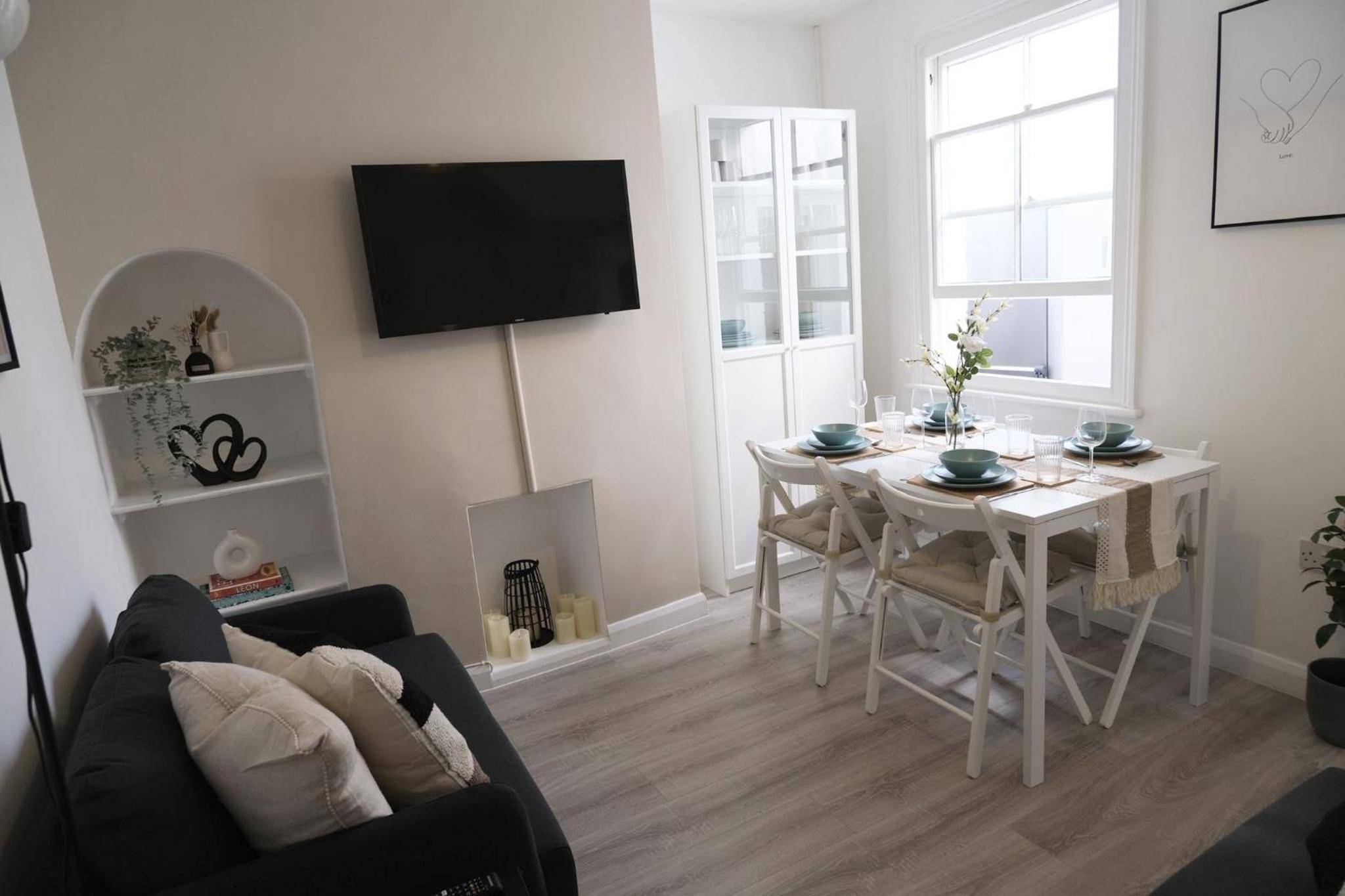 Luxury 4 Bedroom House in Buckinghamshire view 5