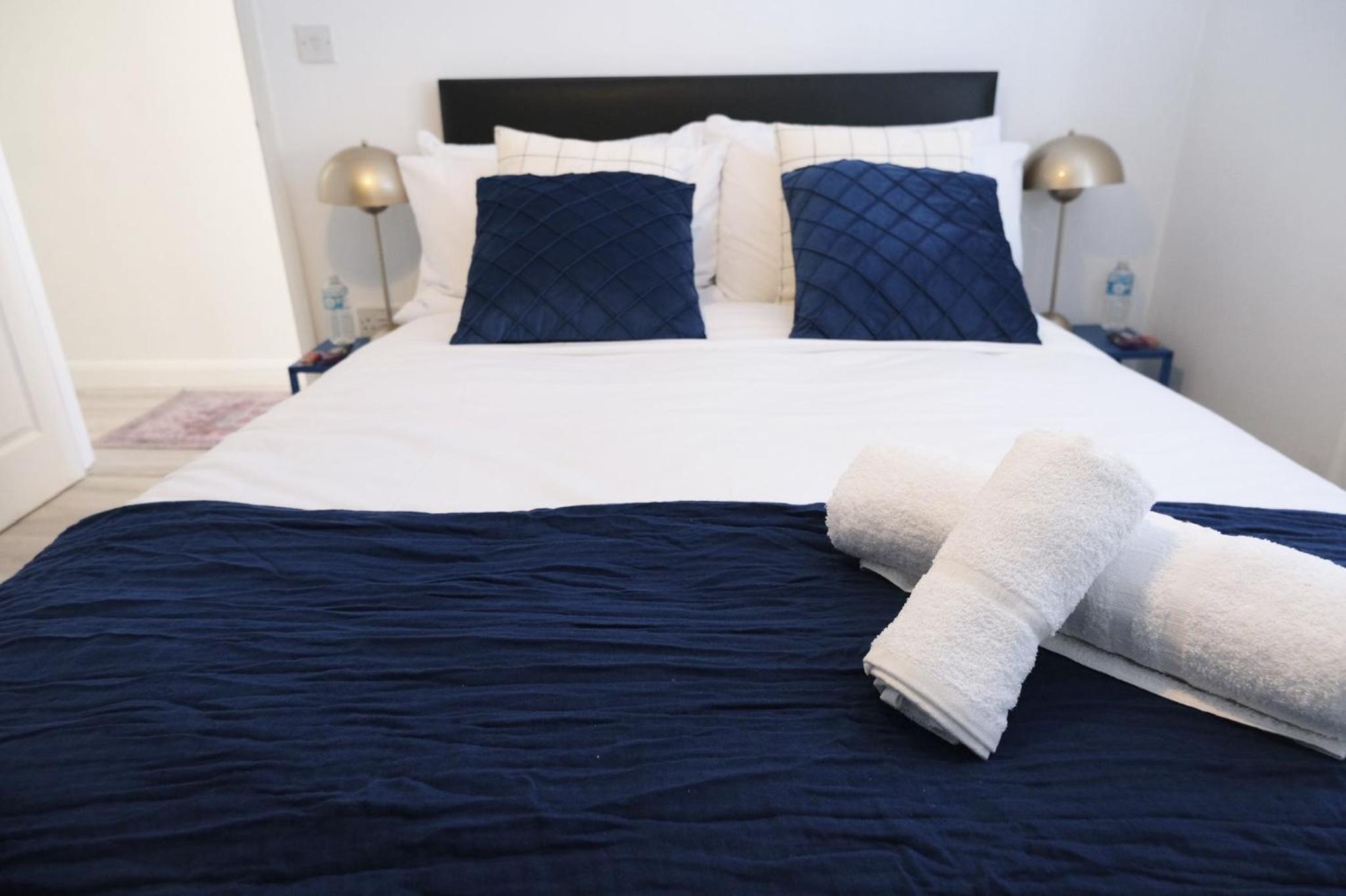 Luxury 4 Bedroom House in Buckinghamshire view 2