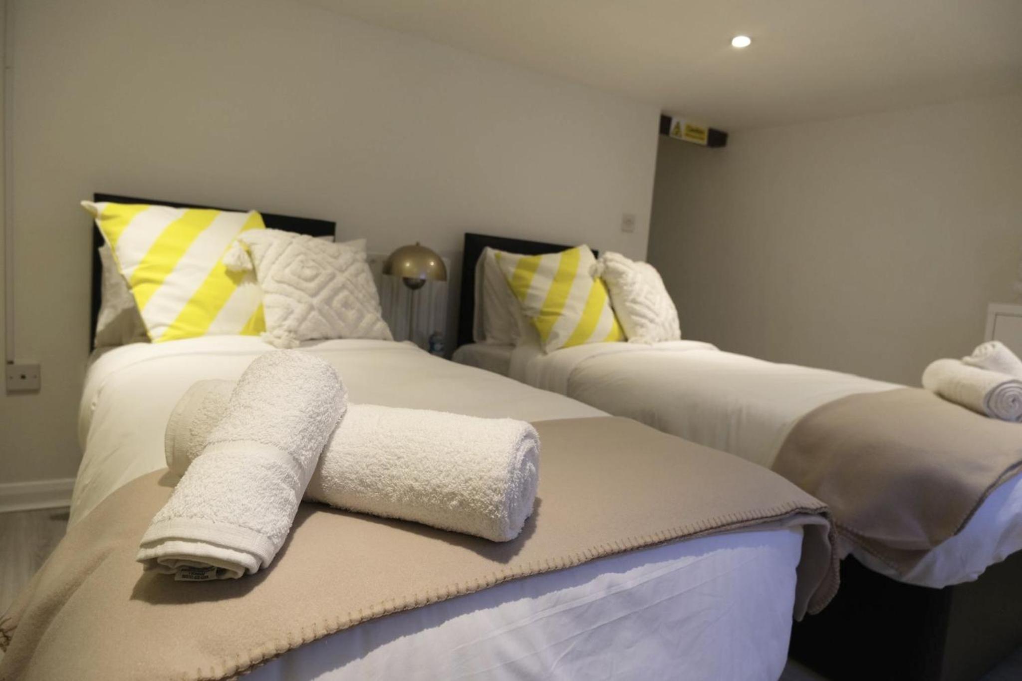 Luxury 4 Bedroom House in Buckinghamshire view 4