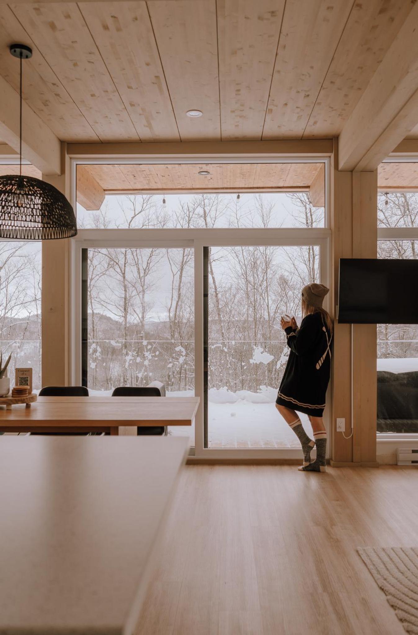 Luxury Scandinavian Retreat in Mont Tremblant with Spa
