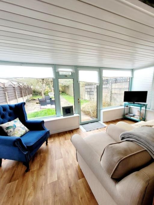 Riverside Bungalow - direct river access! view 3