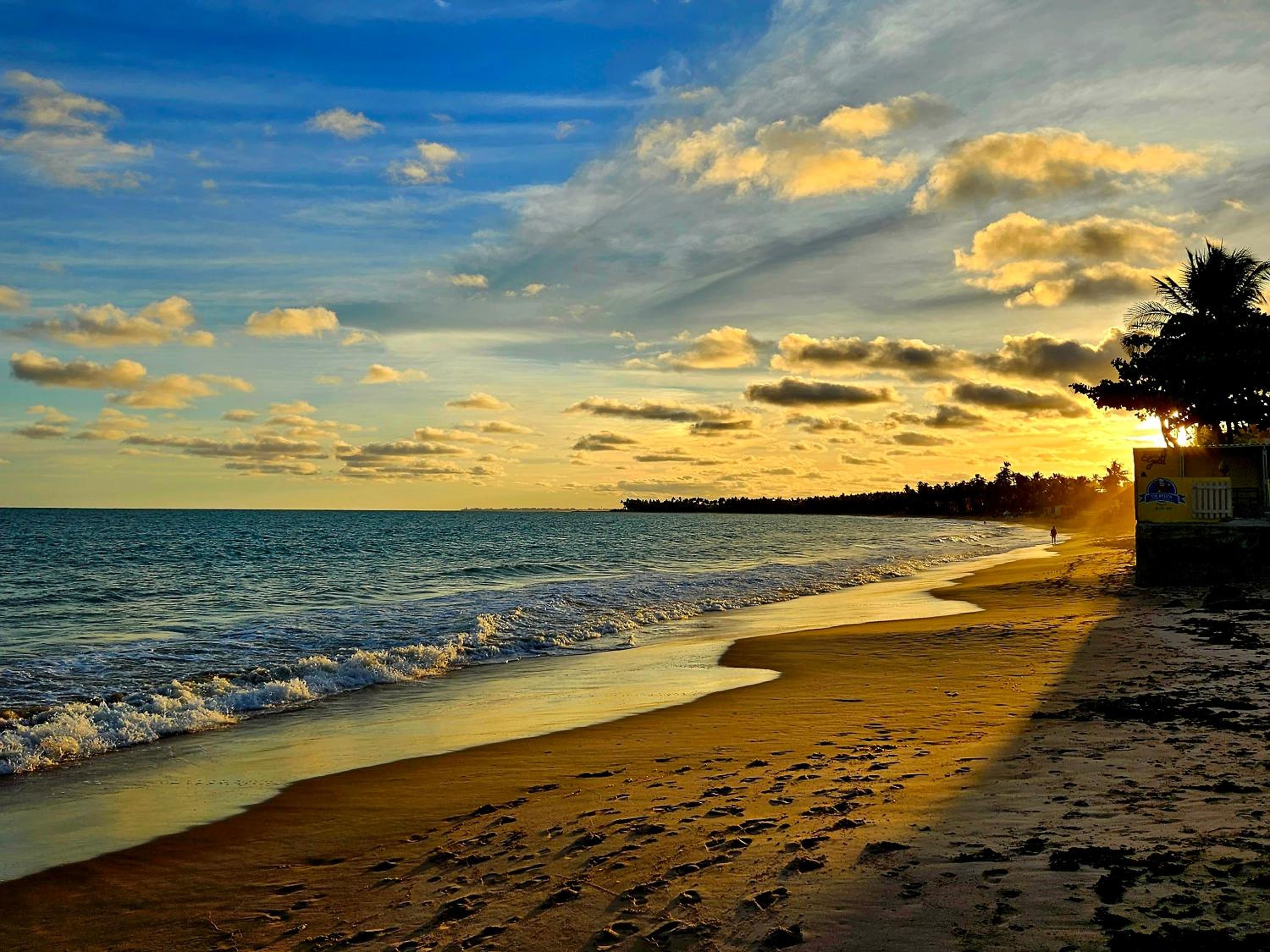 Romantic Sea Villa w/AMAZING SEA VIEW - DIRECTLY ON THE BEACH!