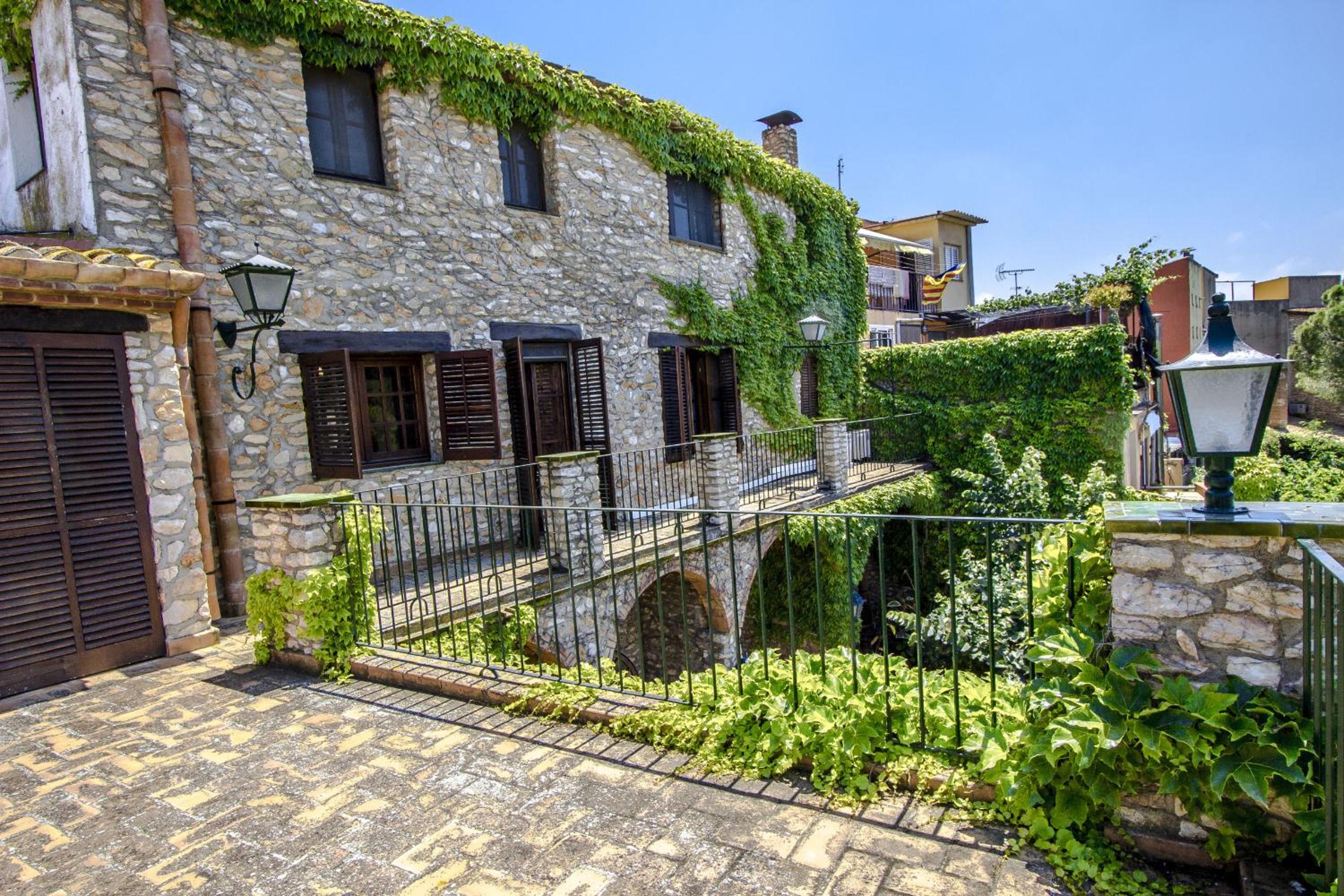 Catalunya Casas Unique sanctuary with extra large pool!
