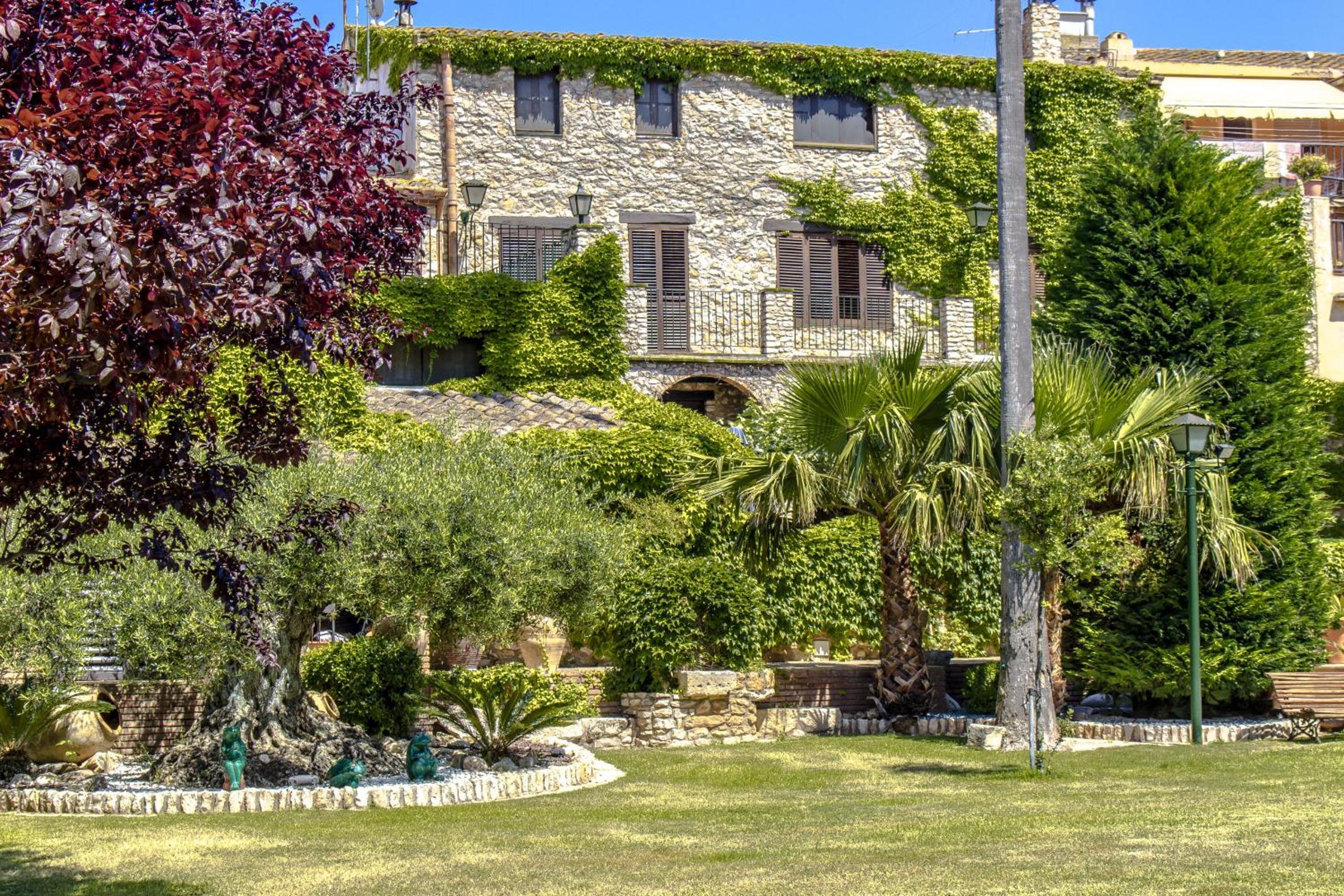 Catalunya Casas Unique sanctuary with extra large pool!