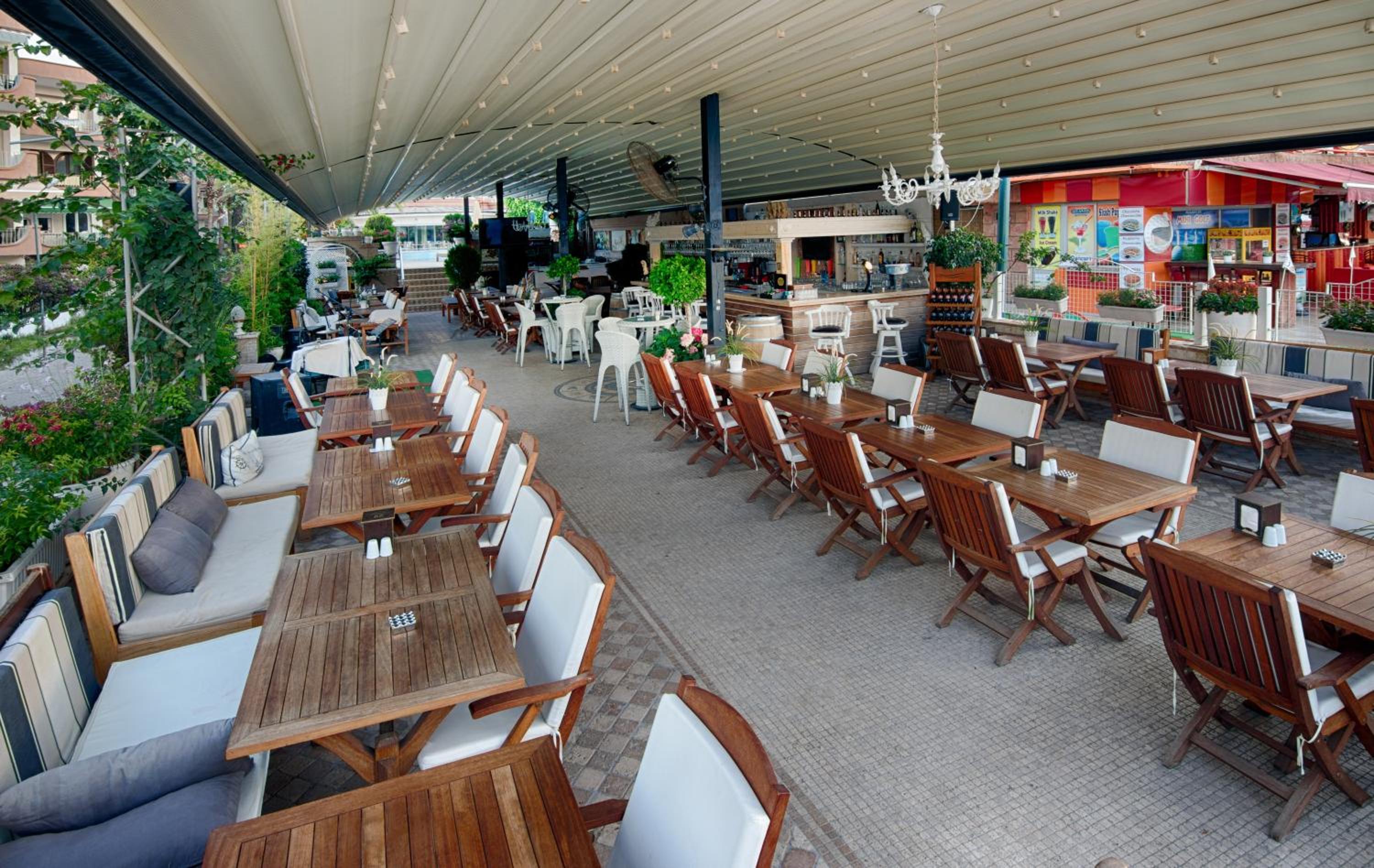 Romance Beach Hotel - Image 41