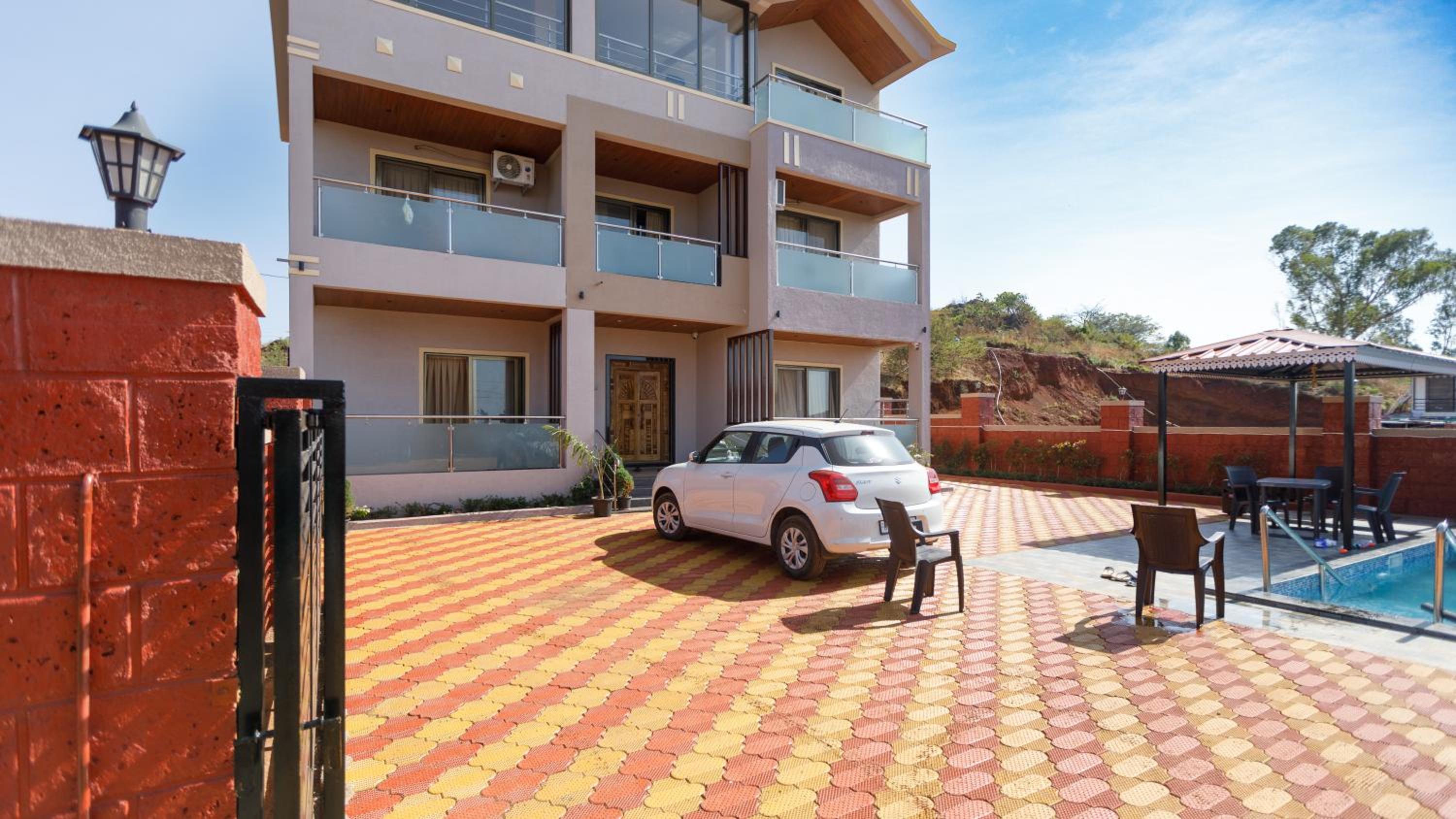 8bhk Mountain majestic villa with pool and chef view 2