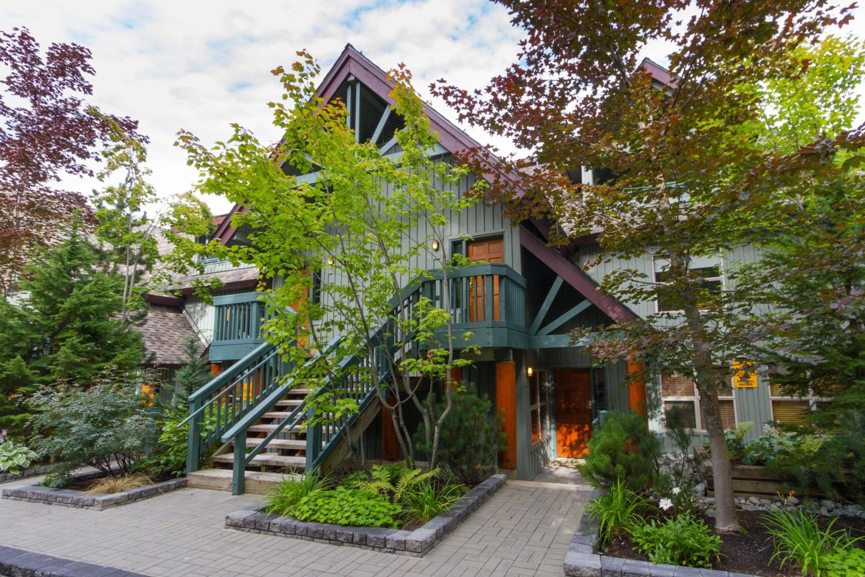 Arrowhead Point 9 | Ski Home, Private Hot Tub, Shuttle Bus to Village