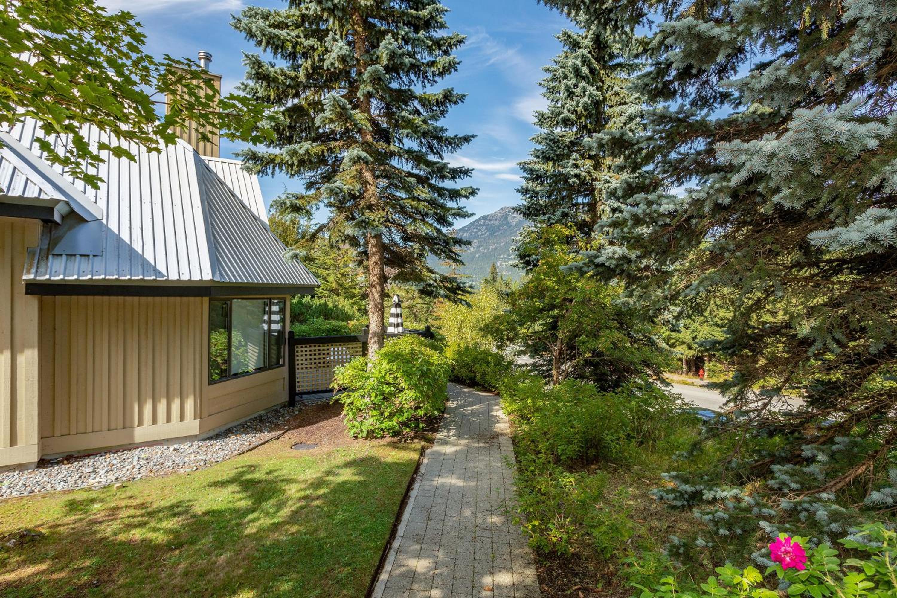 Wintergreen 34 | Townhome a Short Walk to Skiing & Blackcomb Gondola, Secure Parking