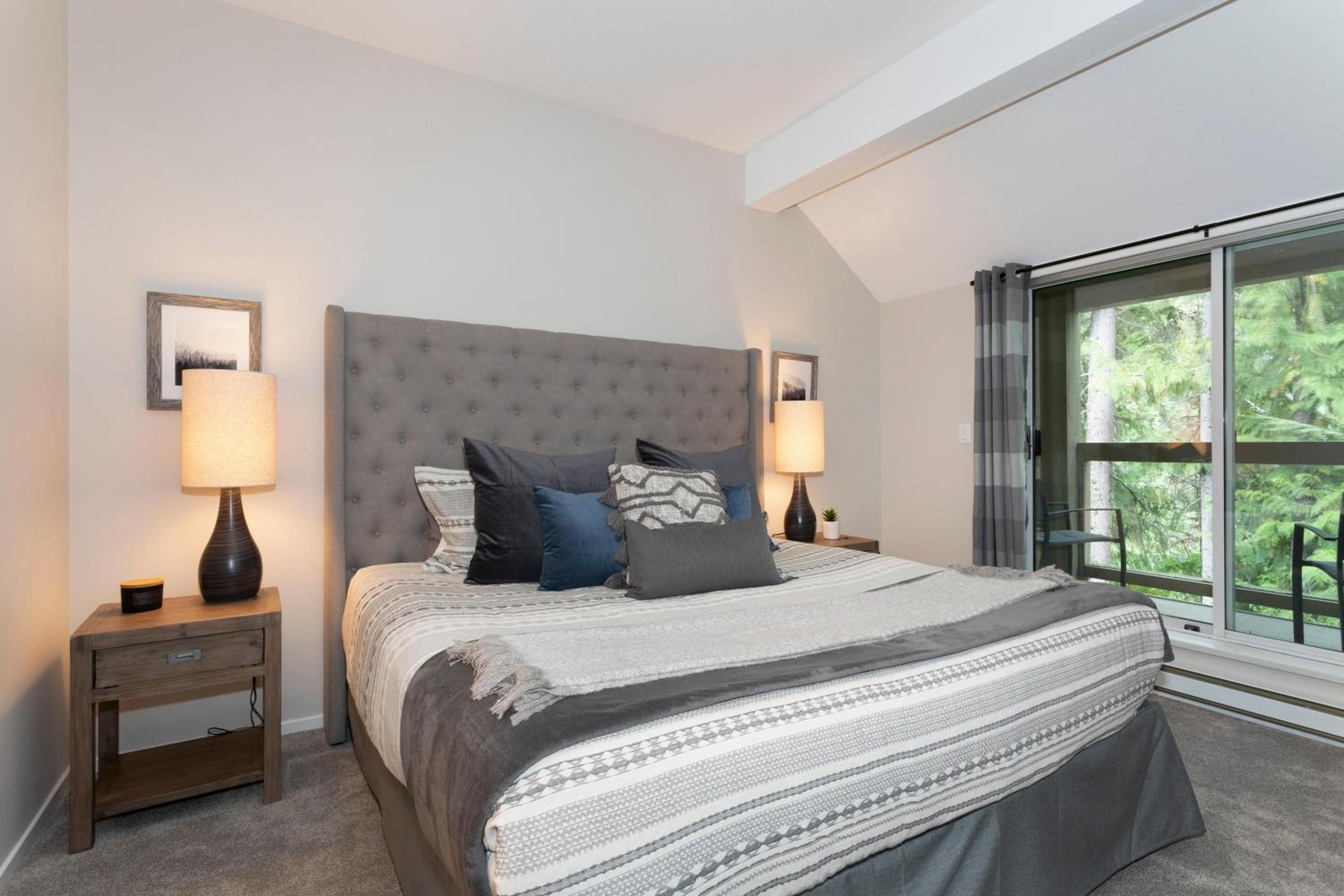 Stoneridge 32 | Spacious Townhome w/ Ski Access, Private Hot Tub & Covered Parking