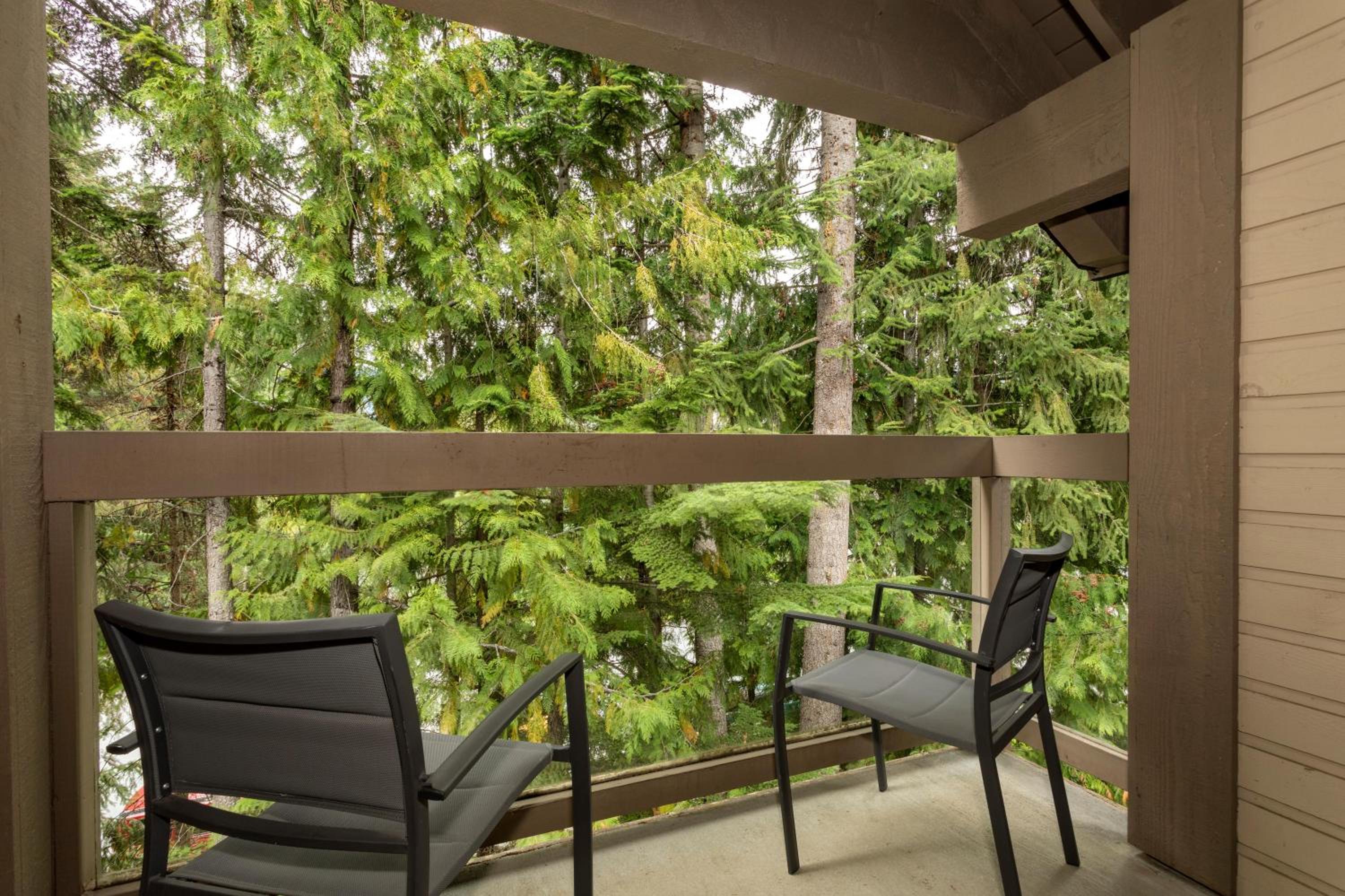 Stoneridge 32 | Spacious Townhome w/ Ski Access, Private Hot Tub & Covered Parking