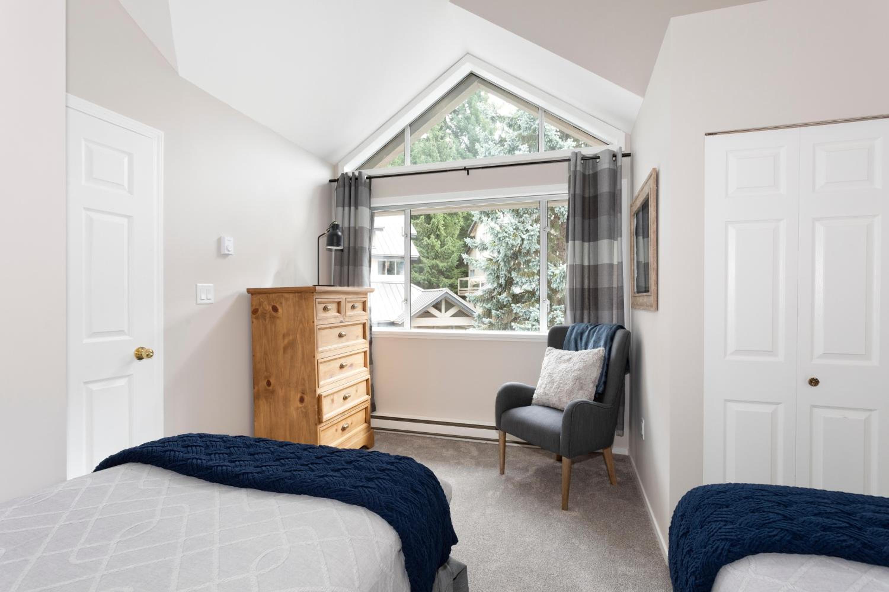 Stoneridge 32 | Spacious Townhome w/ Ski Access, Private Hot Tub & Covered Parking
