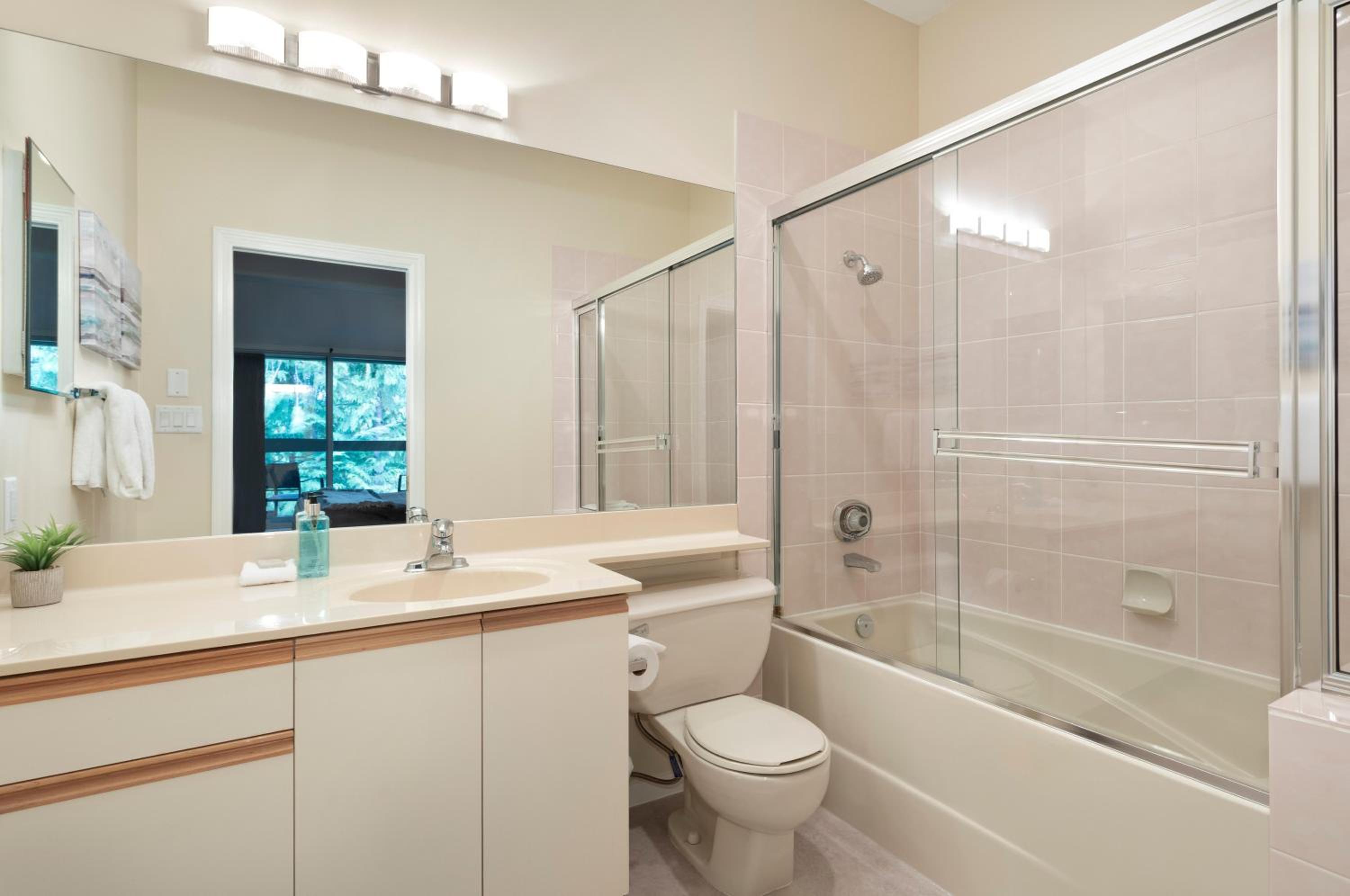 Stoneridge 32 | Spacious Townhome w/ Ski Access, Private Hot Tub & Covered Parking