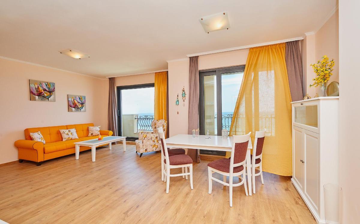 Hotel Pomorie Seafront Apartments - Image 1