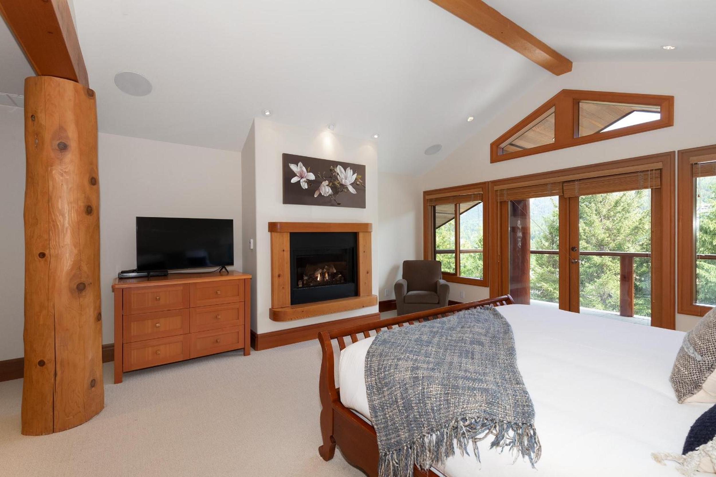 Peak View Chalet | Spacious Chalet, Stunning Mountain Views, Private Hot Tub
