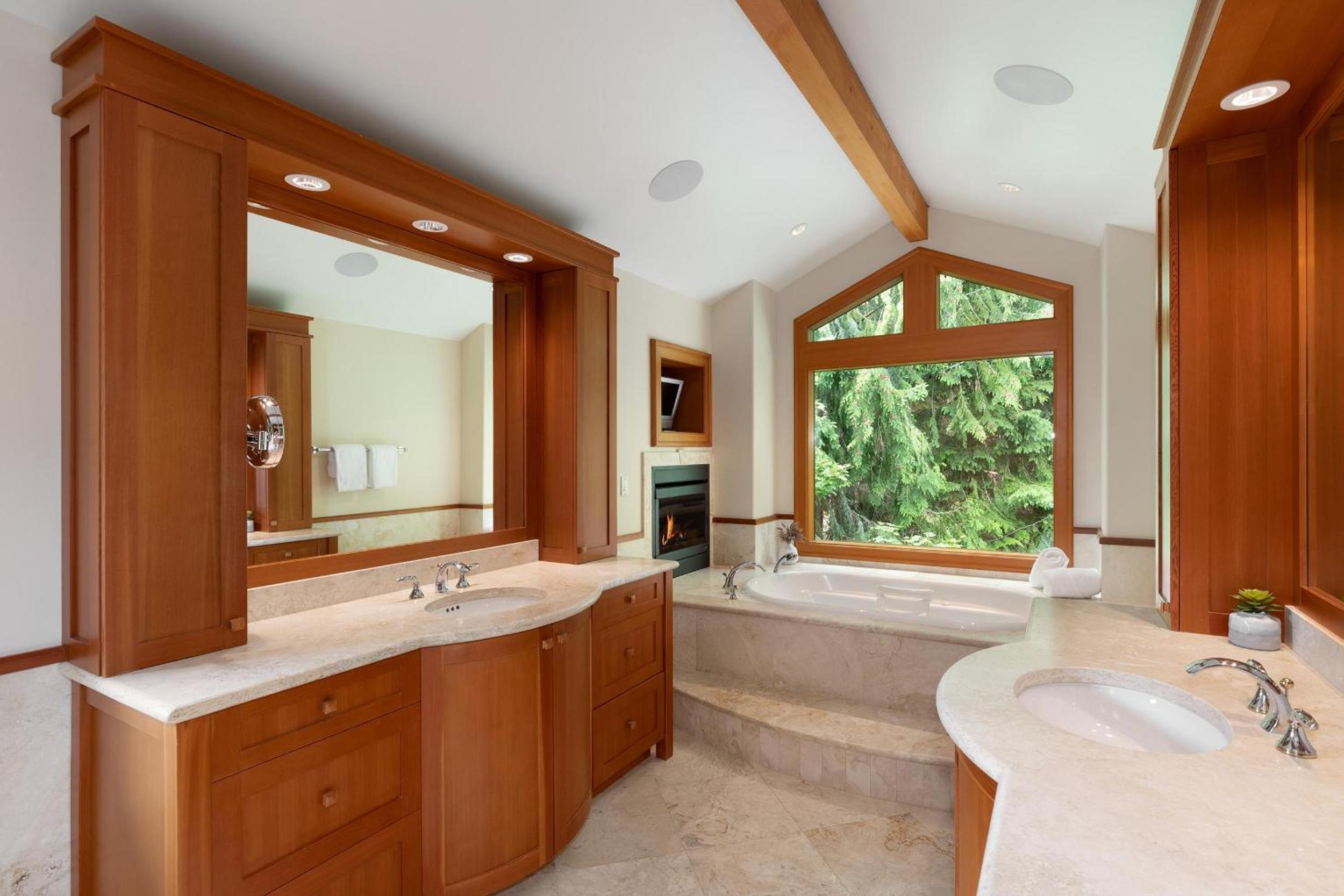 Peak View Chalet | Spacious Chalet, Stunning Mountain Views, Private Hot Tub