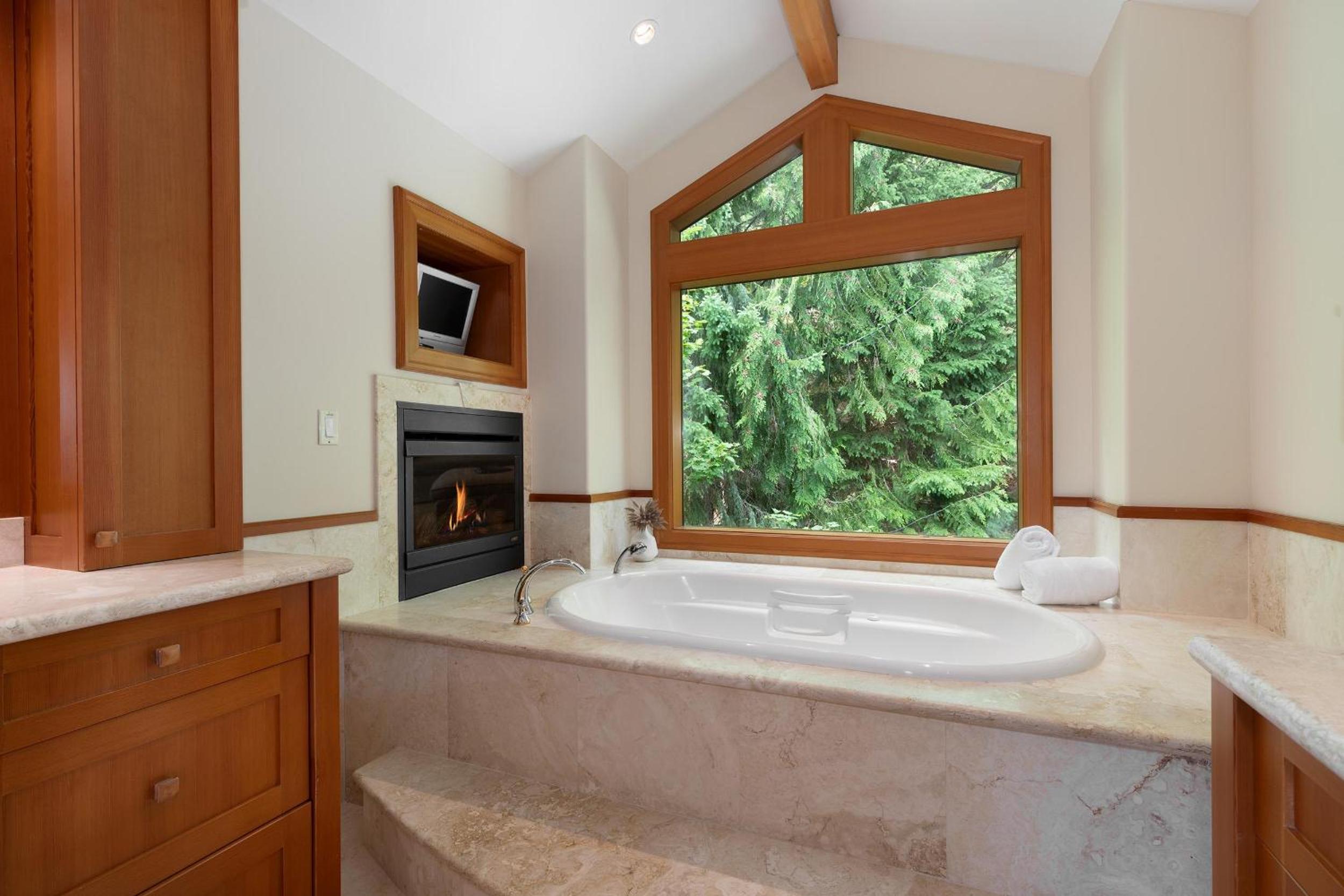 Peak View Chalet | Spacious Chalet, Stunning Mountain Views, Private Hot Tub