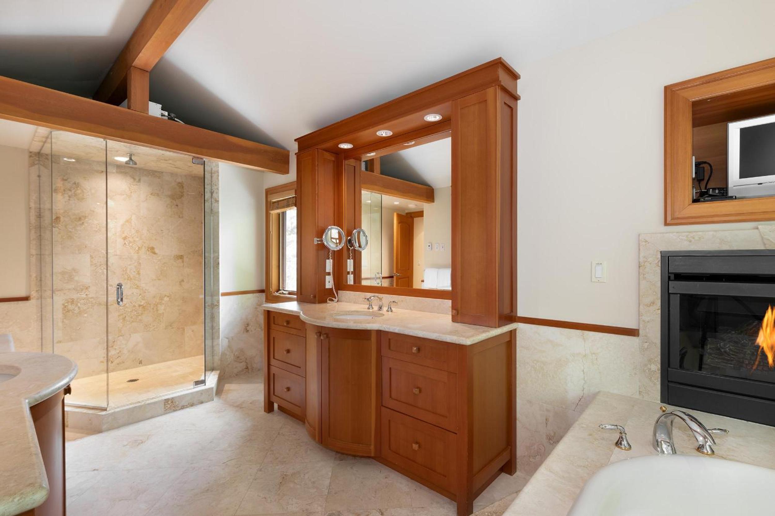 Peak View Chalet | Spacious Chalet, Stunning Mountain Views, Private Hot Tub