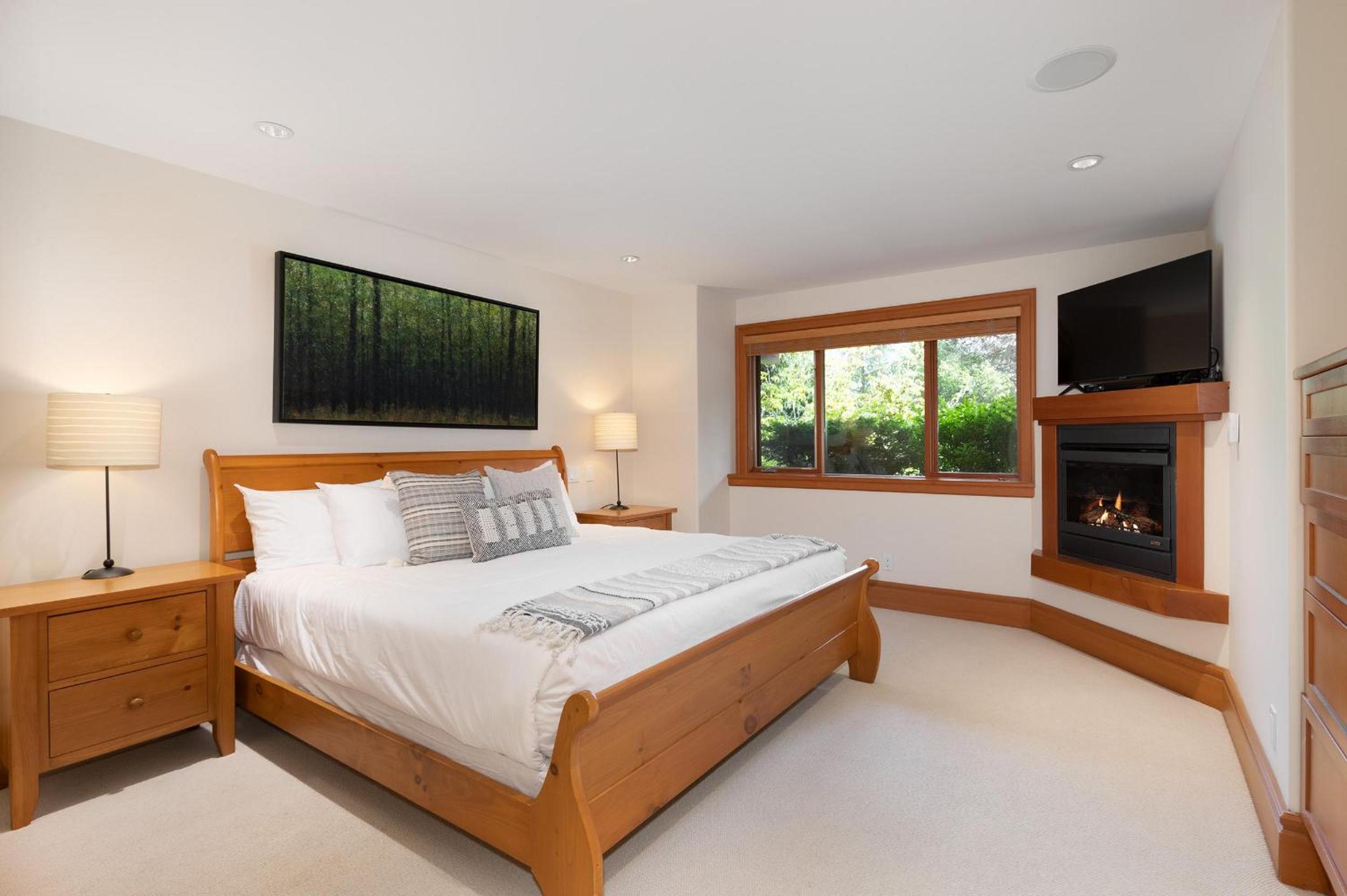 Peak View Chalet | Spacious Chalet, Stunning Mountain Views, Private Hot Tub