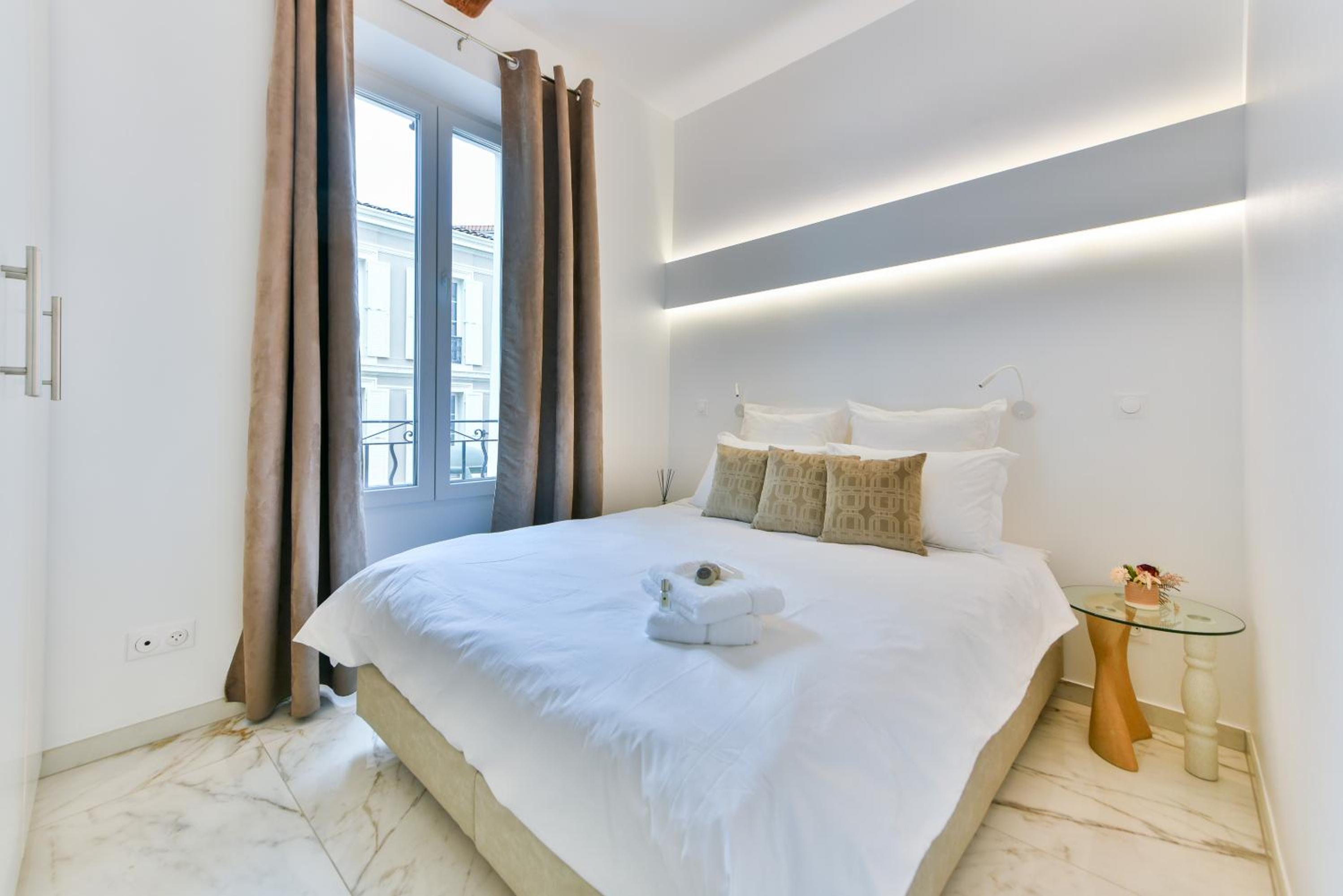 Alba apartment antibes street, by Welcome to Cannes photo 3