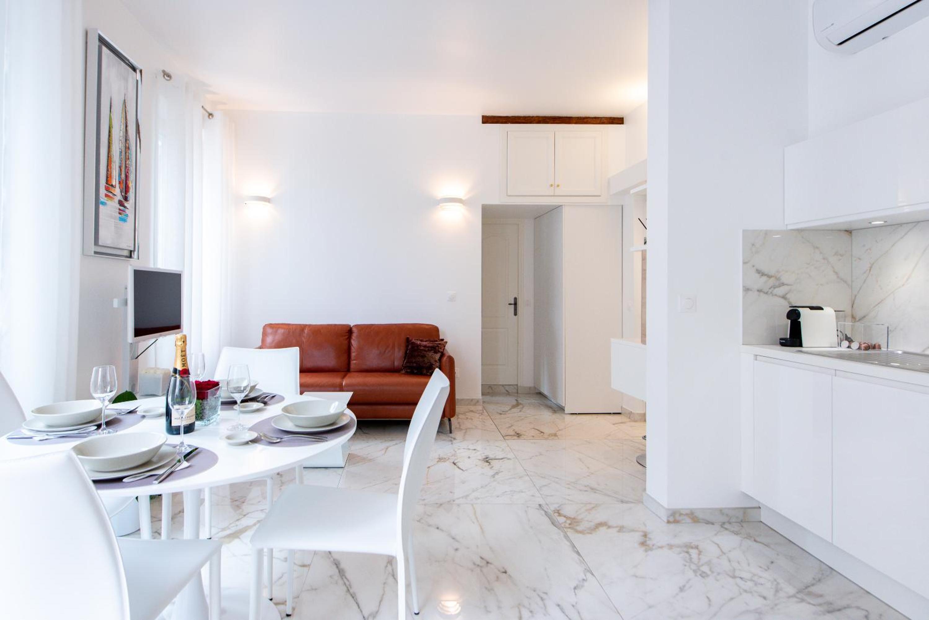 Alba apartment antibes street, by Welcome to Cannes photo 5