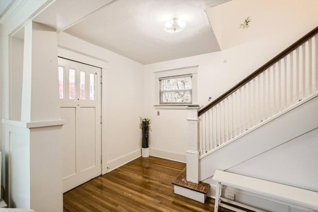 Prime Location walk to attractions w Free Parking view 4