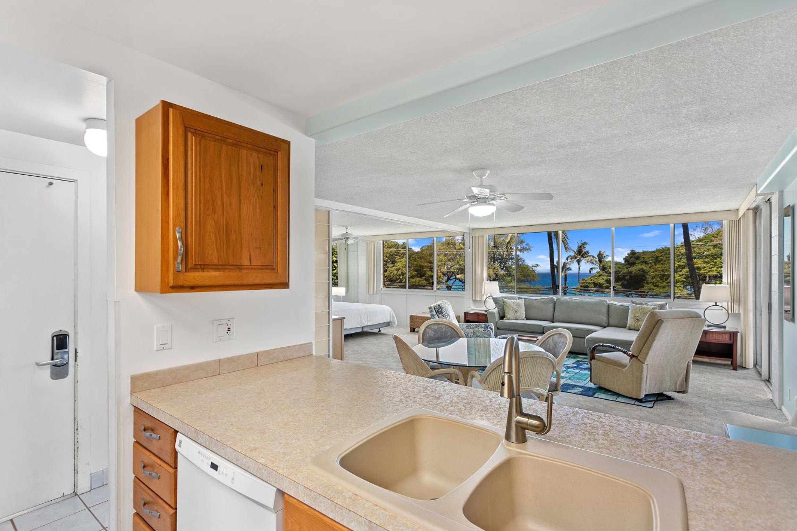 Haleakala Shores A-301, Panoramic Views, Split AC