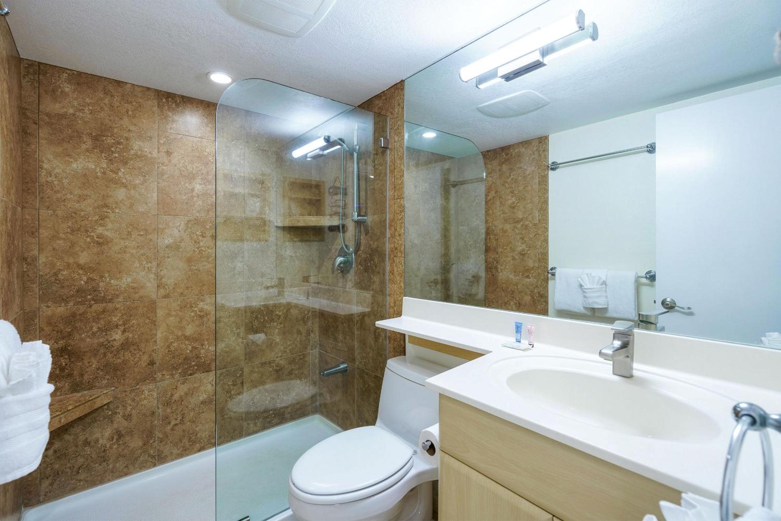 Kamaole Sands 1-403 - Spacious 2/2 with split AC!
