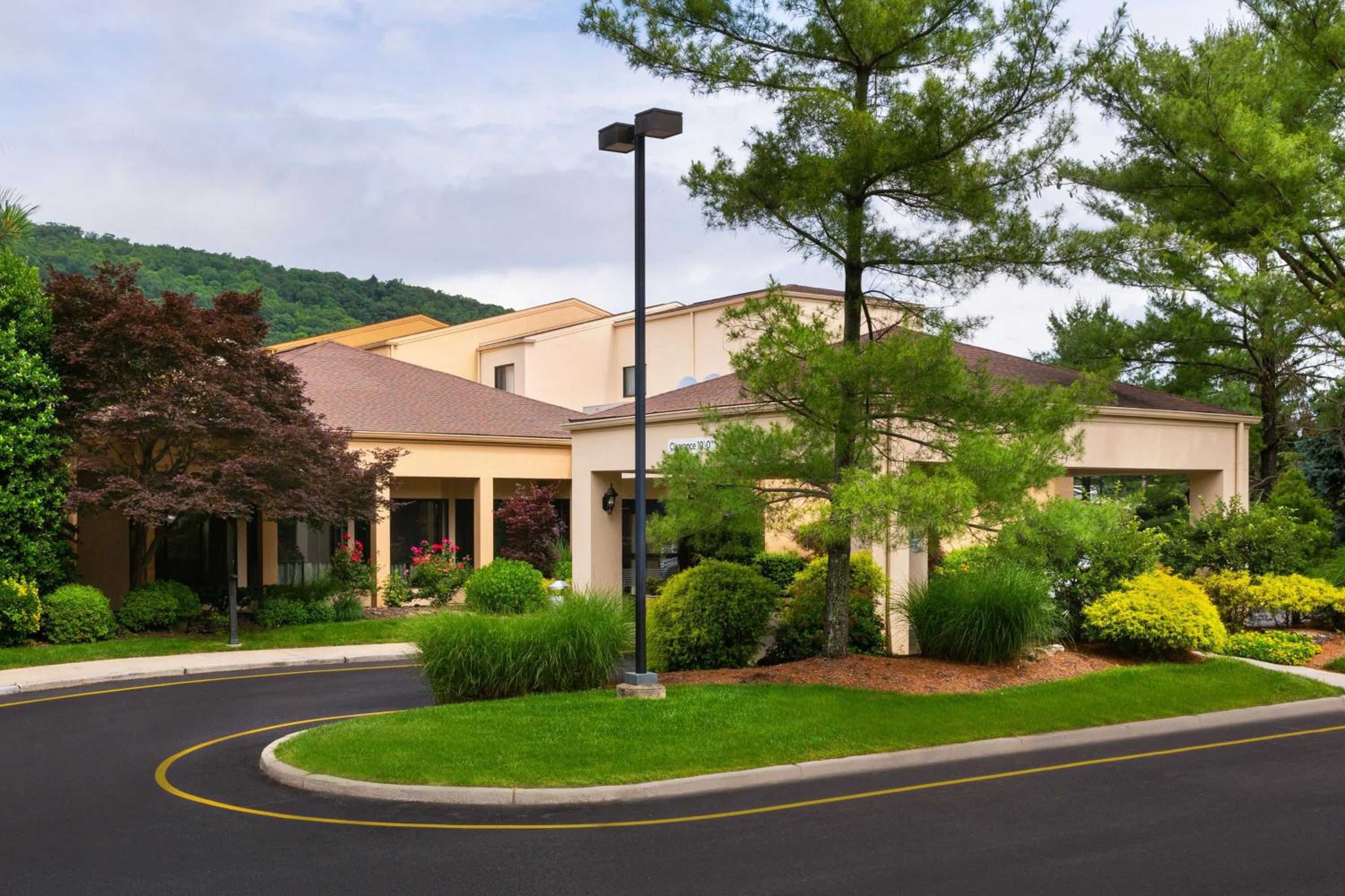 Hotel Courtyard by Marriott Mahwah - Image 1
