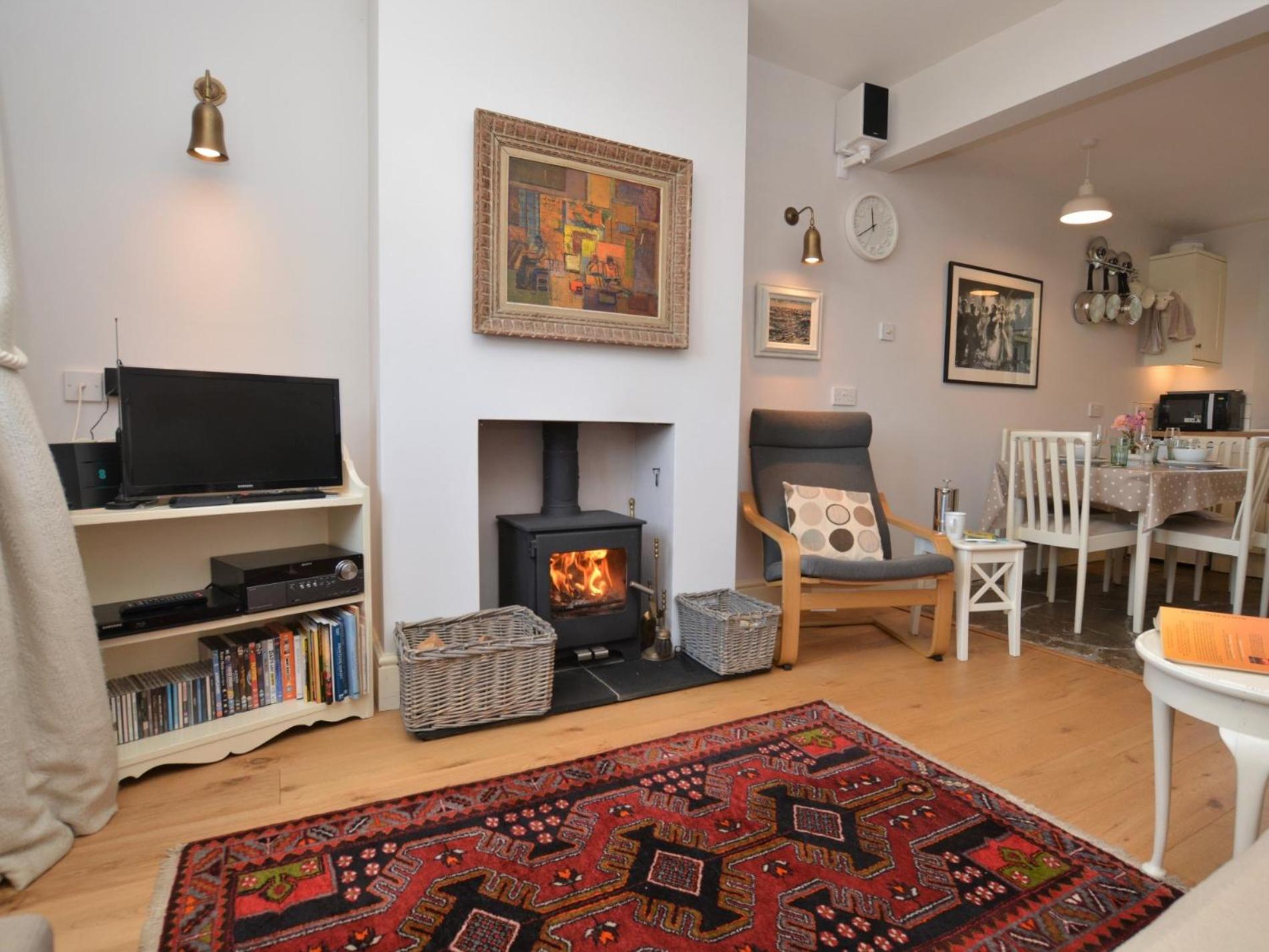 3 Bed in Bridport oc-dc160 view 3