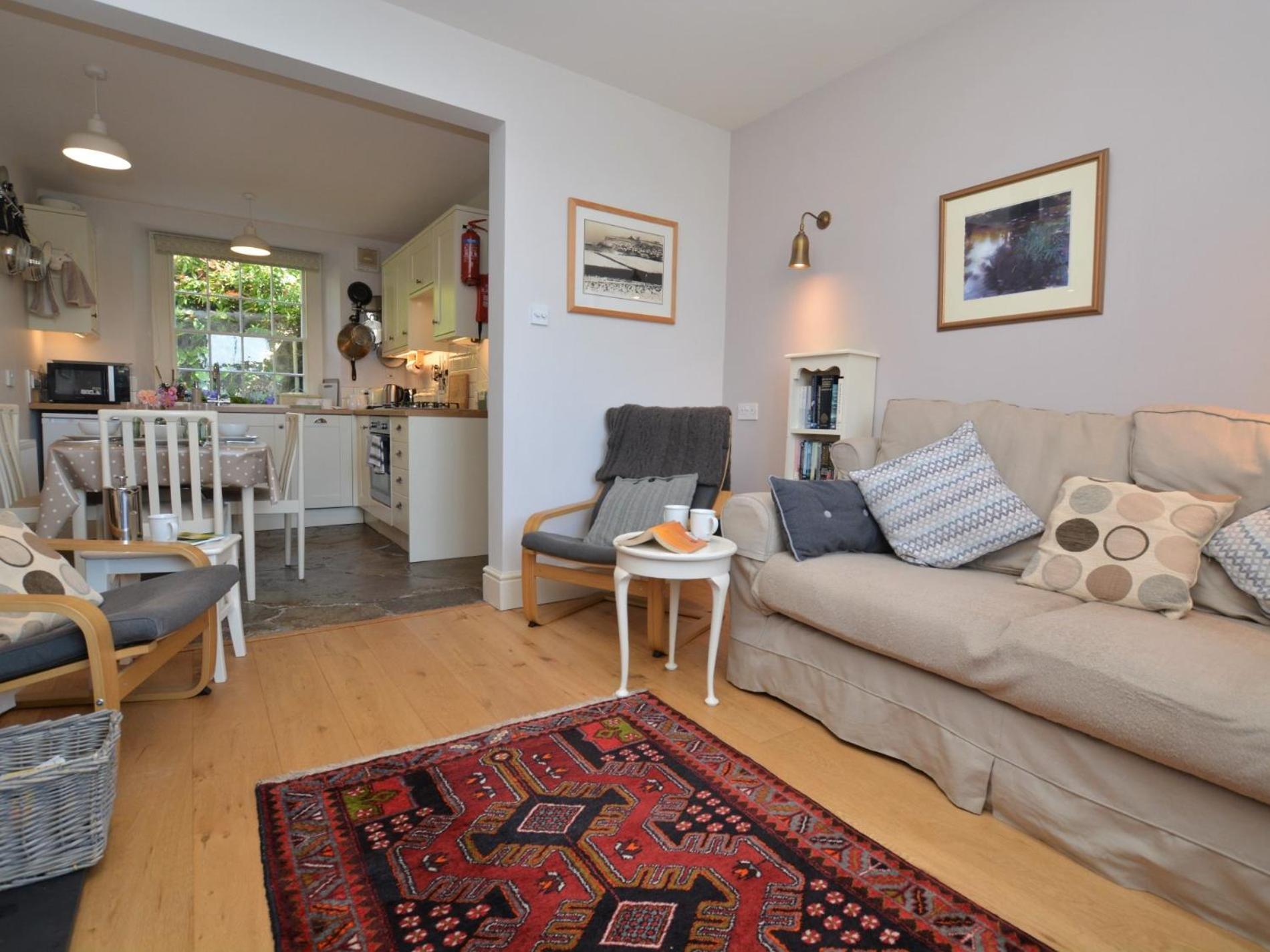3 Bed in Bridport oc-dc160 view 5