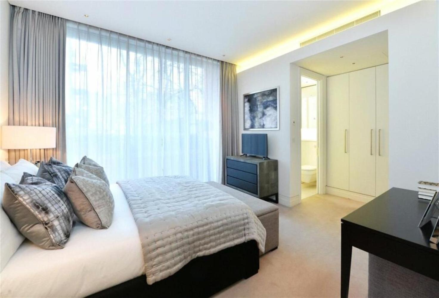 PARK LANE LARGE LUXURY SLEEPS 6