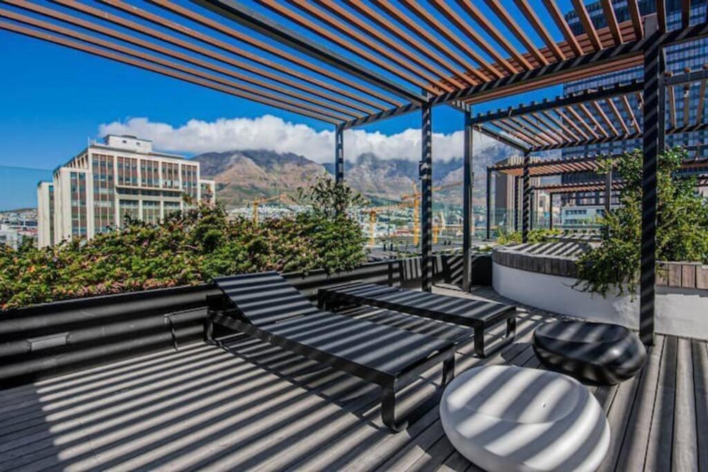 Apartment near Waterfront, Rooftop Pool