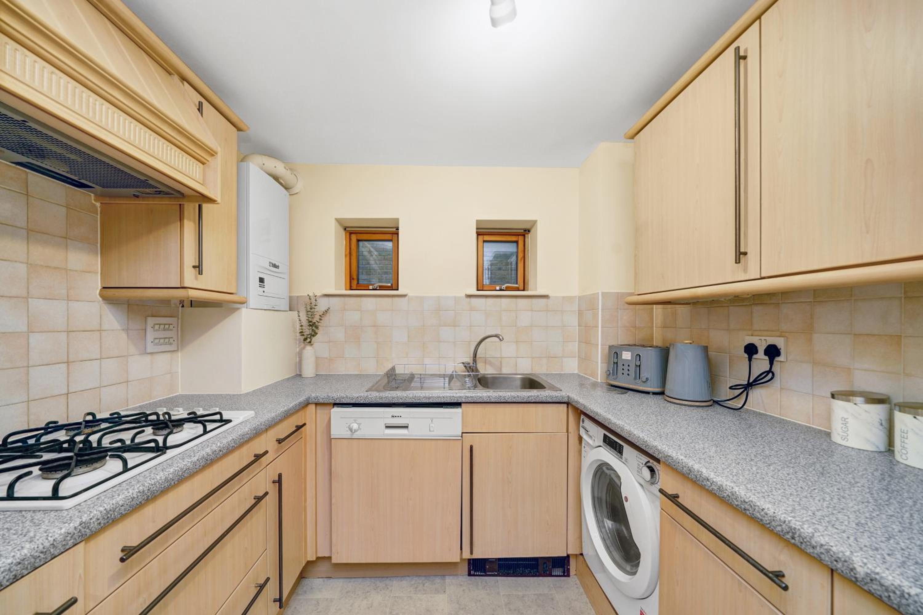 2 Bedroom Riverside Apartment Short Term Rental & Flexible Renting Canary Wharf!