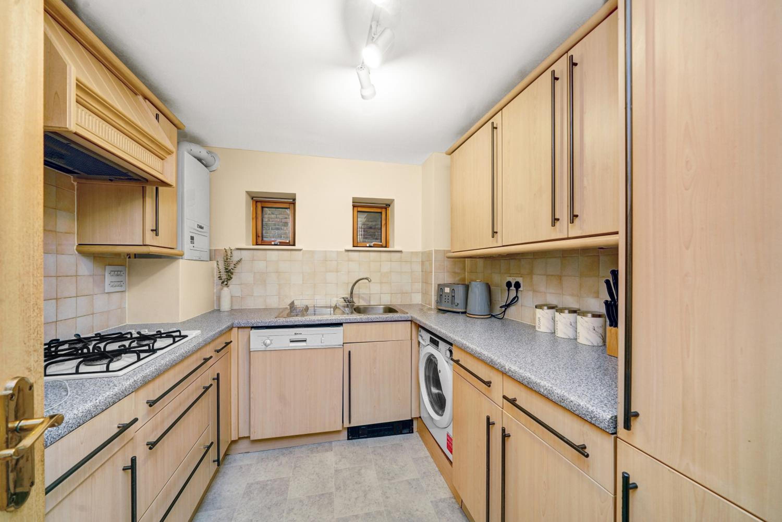 2 Bedroom Riverside Apartment Short Term Rental & Flexible Renting Canary Wharf!