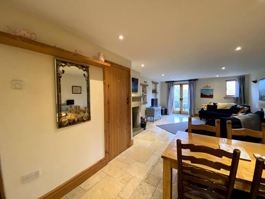Pretty Wood Cottage